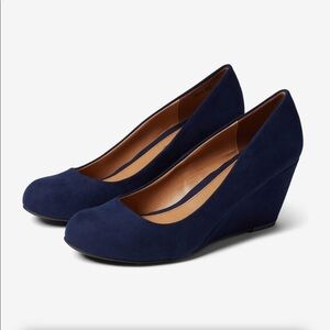 NWOB! CL by Laundry SZ 8, navy Nima pumps.